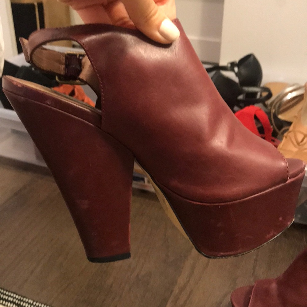 Steve Madden SELLING TODAY OR THROWING IT OUT